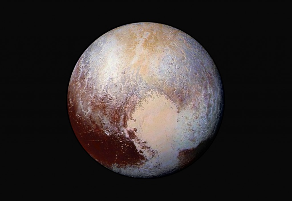 Manchas avermelhadas na superfície de Plutão intrigam cientistas