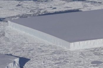 Iceberg perfeitamente retangular deixa internautas perplexos
