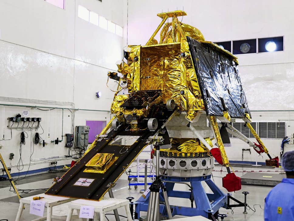 Agência espacial da Índia cancela missão à Lua apenas uma hora antes do lançamento