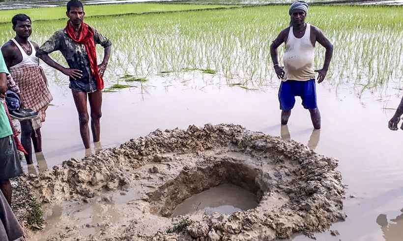 Pedra cai do céu na Índia em lavoura de arroz