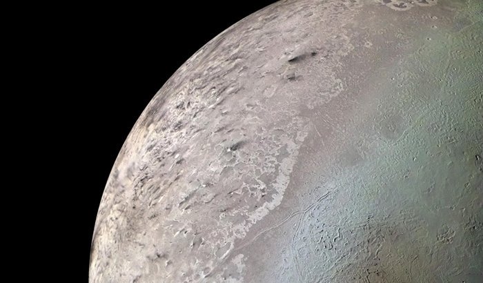 Assinatura única de luz infravermelha é detectada em lua de Netuno