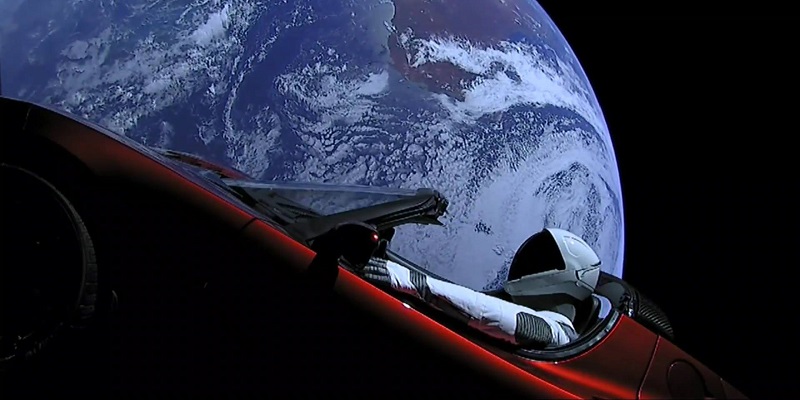 Tesla Roadster quebra recorde: é o carro mais longe da Terra - já completou uma órbita ao redor do Sol