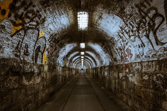 Governo dos EUA está buscando 'túneis urbanos subterrâneos' para testes secretos urgentes