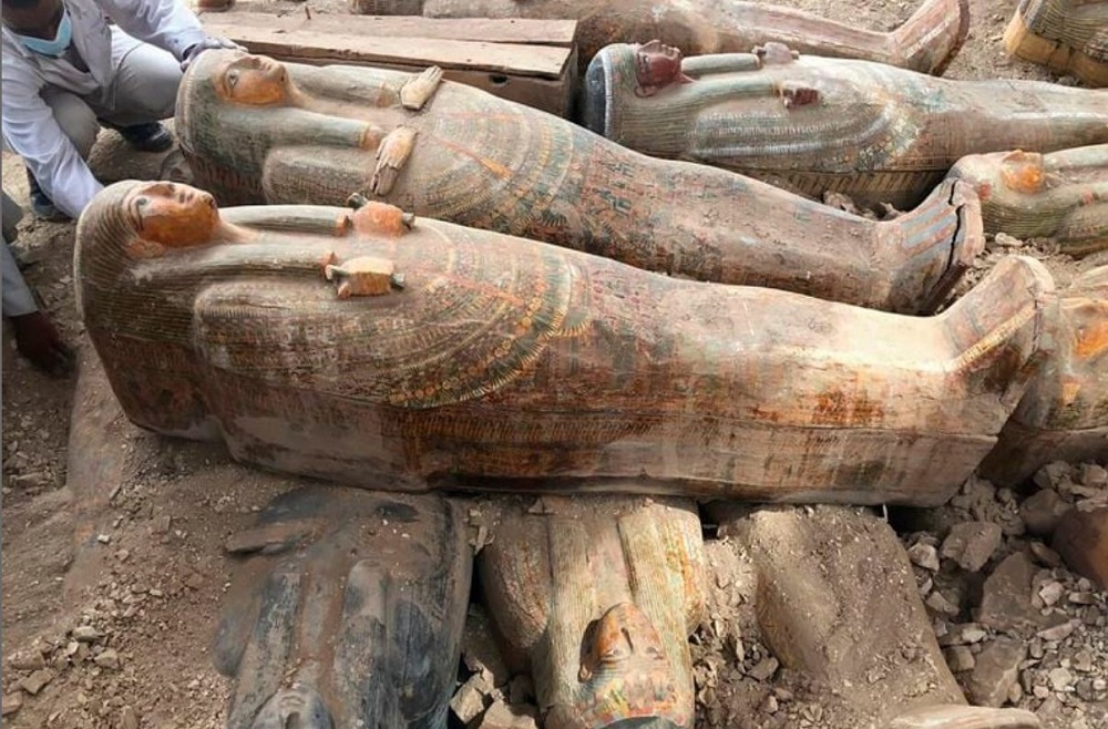 Arqueólogos descobrem mais de 20 sarcófagos selados, do jeito que os antigos egípcios os deixaram