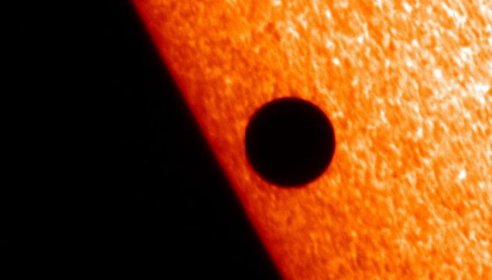 Mercúrio irá passa na frente do Sol em raro espetáculo no céu