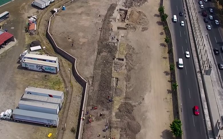 Arqueólogos descobrem túnel asteca ao lado de rodovia movimentada no México