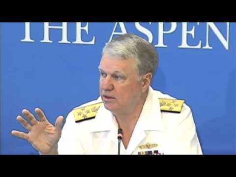 "OVNIs continuam sendo um mistério", diz Almirante aposentado dos EUA