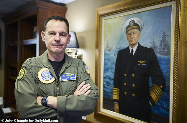 Capitão do USS Nimitz diz que é obrigação verificar espaço aéreo quanto aos OVNIs