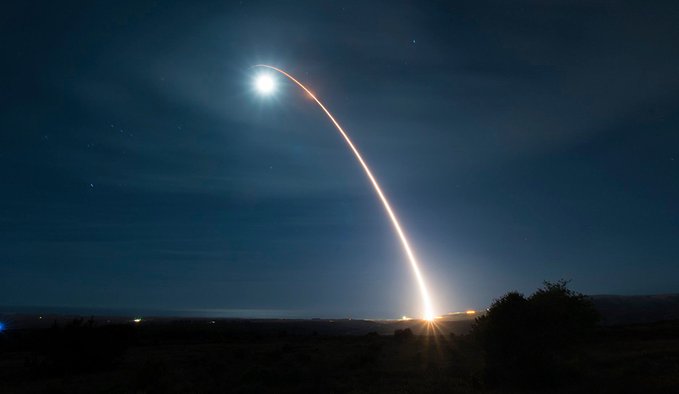 Força Espacial dos EUA realizar teste de míssil com capacidade nuclear