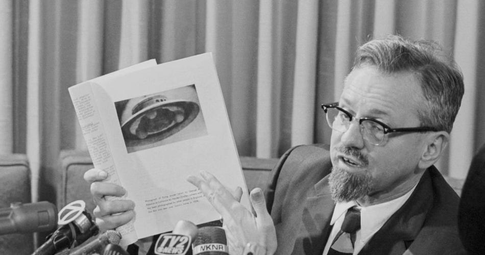 Arquivos do FBI: Dr. J. Allen Hynek escreveu sobre o "fenômeno OVNI" para o FBI