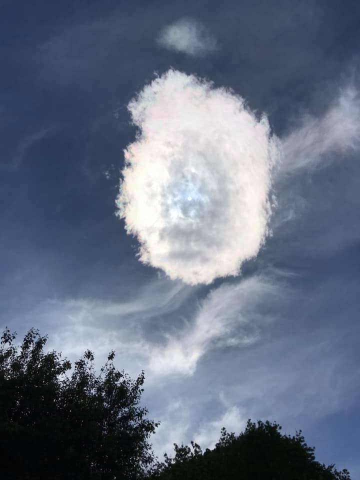 Nuvem estranha é fotografada no céu da Escócia