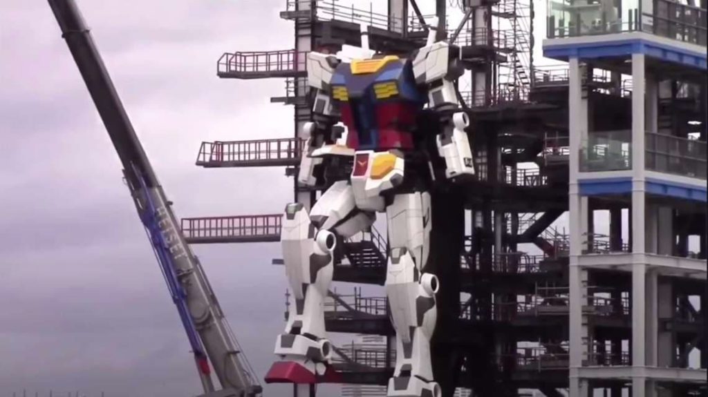 Robô de 18 metros de altura dá seus "primeiros passos", no Japão