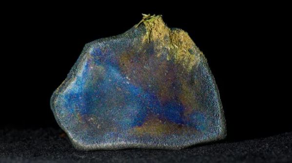 Meteorito arco-iris pode conter blocos de construção de vida