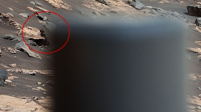 Alguém está olhando para o jipe-sonda Curiosity em Marte?