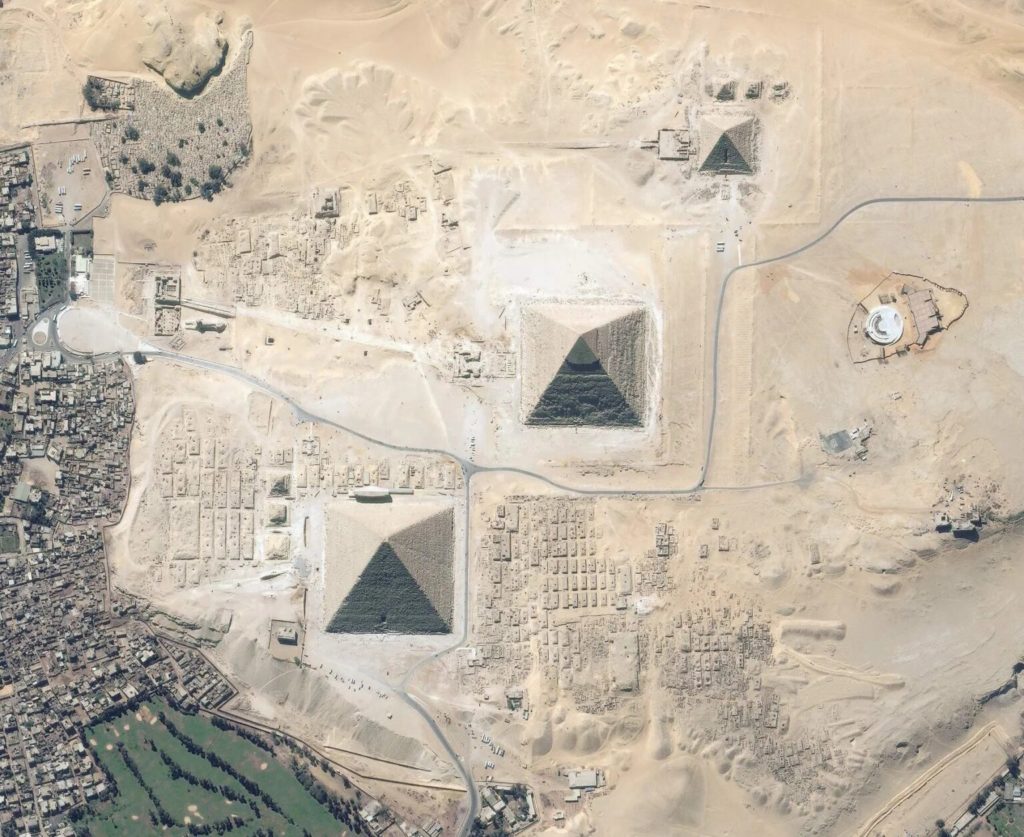 Misteriosas estruturas gigantes são descobertas perto das pirâmides do Egito