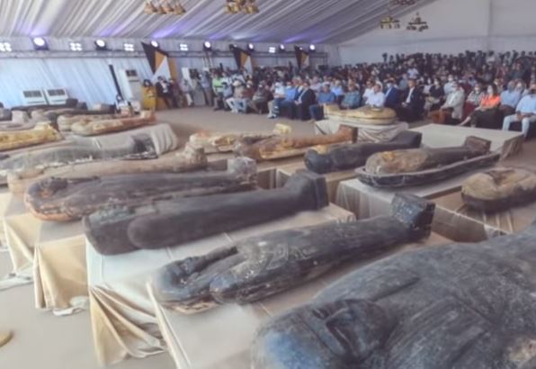Sarcófagos intactos de 2.600 anos começam a ser abertos no Egito