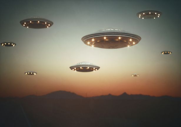 Extraterrestres estão nos ouvindo, mas não dizem "olá", diz cientista
