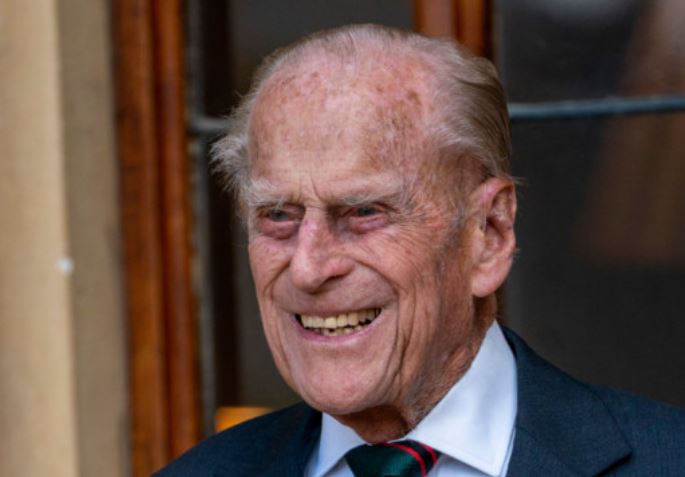 Príncipe Philip passou décadas coletando livros sobre OVNIs e ETs