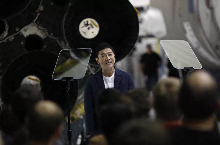 Bilionário japonês procura por oito pessoas para irem com ele à Lua