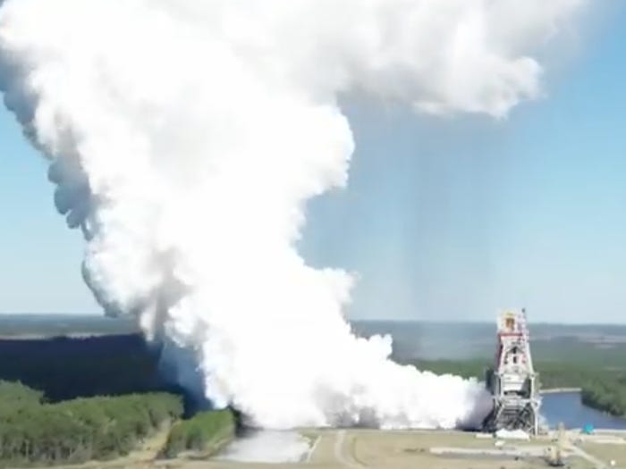 NASA dispara com sucesso os 4 motores principais de seu foguete para Lua