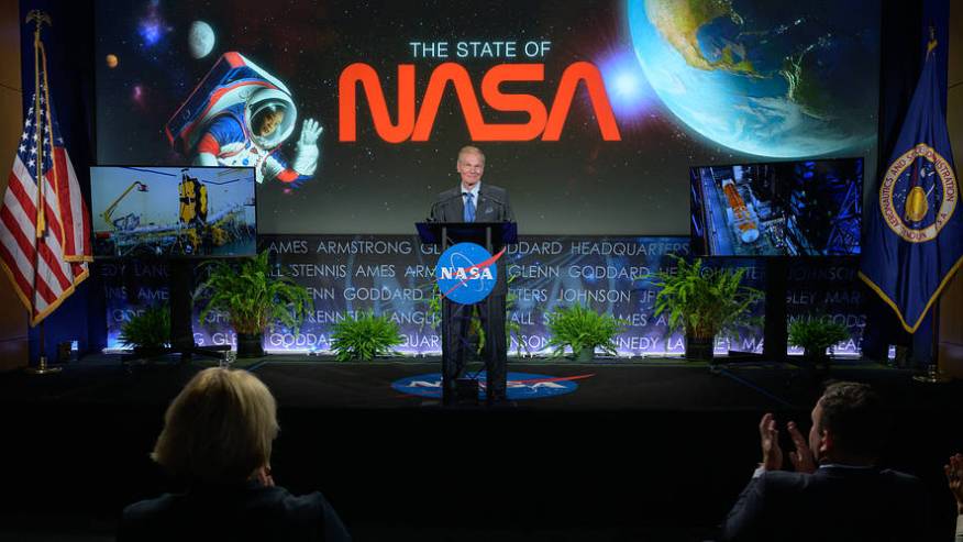 Administrador da NASA falando sobre OVNIs: "Eu sabia disso..." 