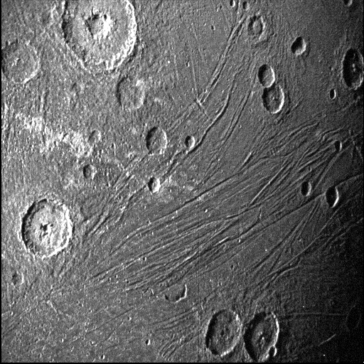 Sonda espacial da NASA tira  fotos sem precedentes da maior lua de Júpiter