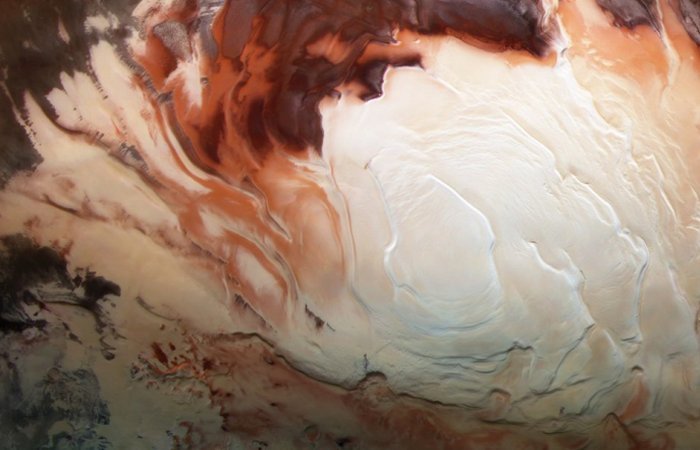 Cientistas investigam o estranho sinal de água subterrânea em Marte