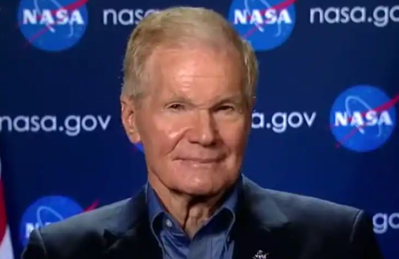 Bill Nelson diz que a NASA está procurando por vida em luas planetárias