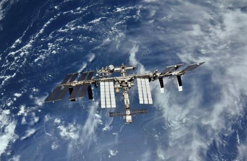 Estação Espacial é forçada a desviar de lixo espacial da China