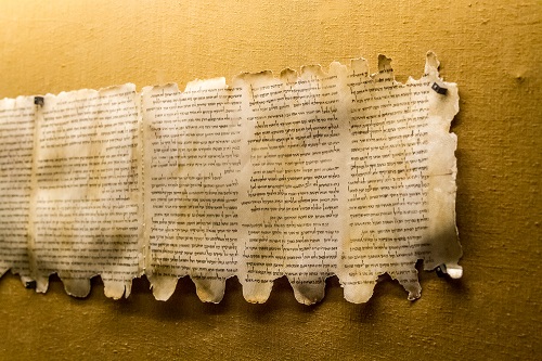 Documento hebraico medieval pode revelar porque os Pergaminhos do Mar Morto foram encontrados em Qumran