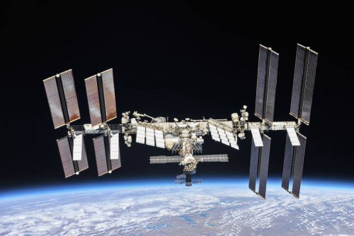 Chefe da agência espacial russa ameaça jogar a ISS nos EUA