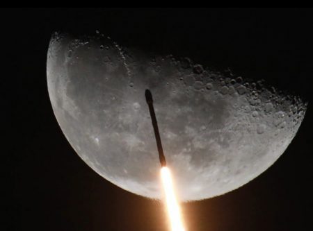China nega que foguete com previsão de cair na Lua é dela