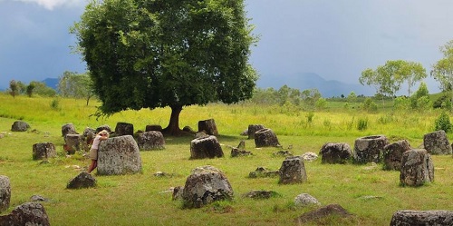 Misteriosos potes gigantes de pedra são encontrados na Índia