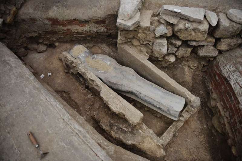 Sarcófago misterioso encontrado em Notre-Dame será aberto