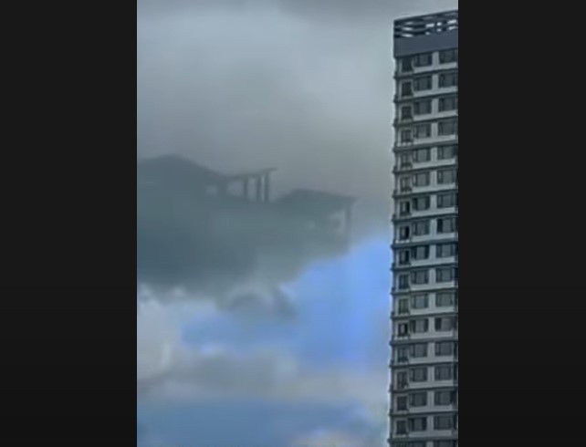 "Cidade Flutuante" aparece no céu em Haikou, na China