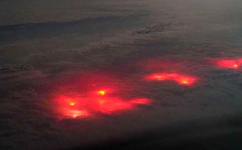 Mistério das luzes vermelhas sobre o Pacífico é solucionado