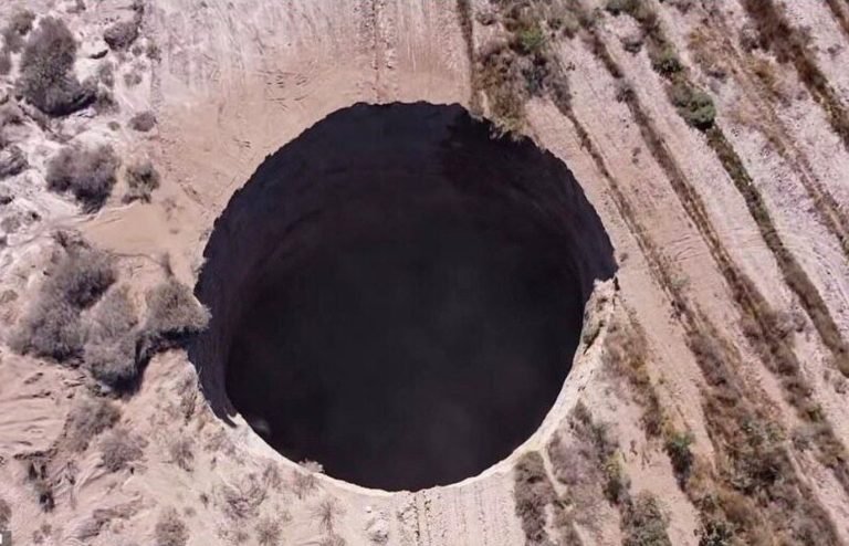 Buraco gigante aparece perto de pequena cidade no Chile