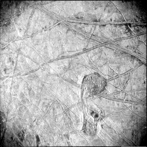 Uma “estrada” em uma lua alienígena: Juno revela formações naturais fascinantes na Europa