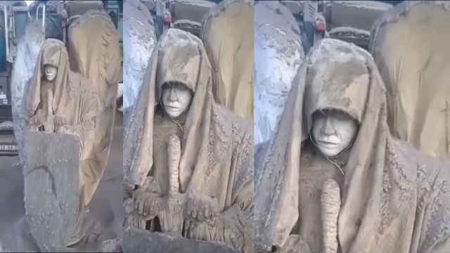 Estátua de anjo com escudo e espada é desenterrada na Sibéria