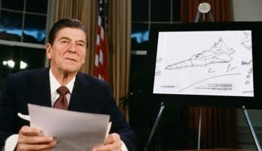 Membro do gabinete de Reagan chorou ao saber a verdade sobre OVNIs
