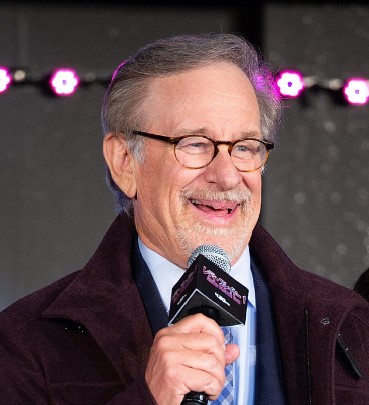 Spielberg acha que o governo dos EUA esconde informações sobre OVNIs
