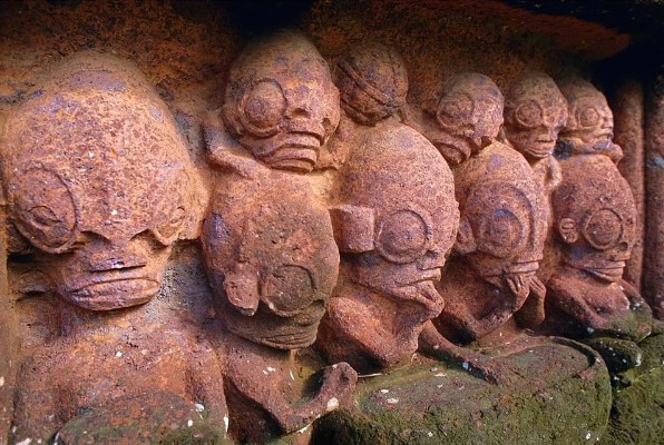 Estariam estas estátuas da antiguidade representando alienígenas?