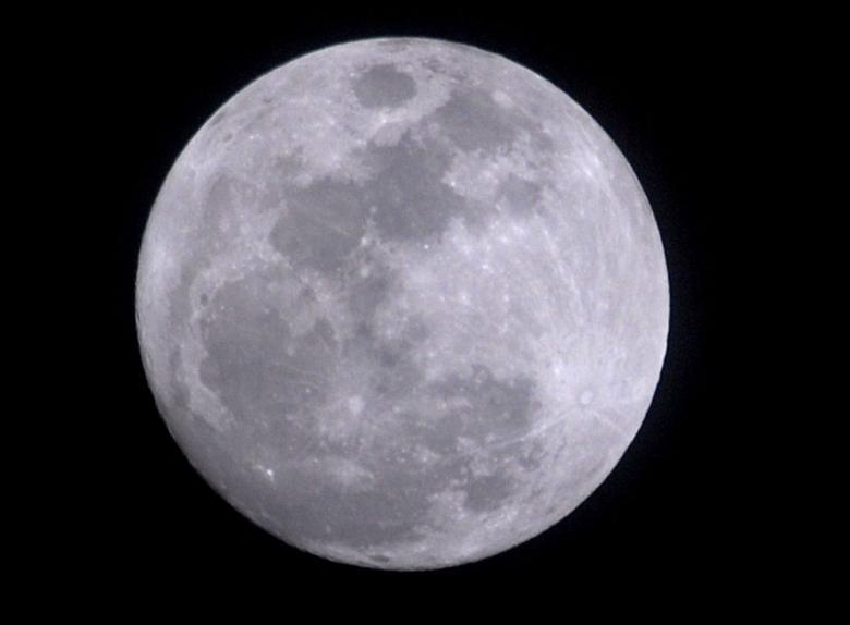 Pesquisadores encontraram granito na Lua e não sabem como ele foi parar lá
