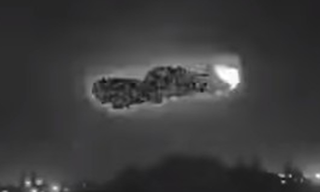 Câmera de segurança filma OVNI estranho na Califórnia, EUA