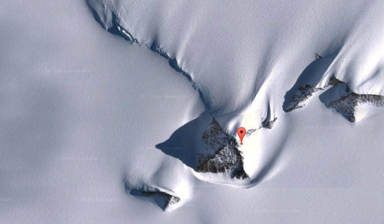Montanha em forma de pirâmide na Antártica gera teorias da conspiração