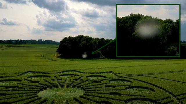 OVNI é filmado voando sobre agroglifo no Reino Unido