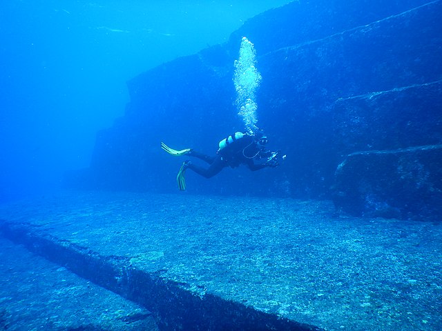 Antiga "pirâmide" subaquática do Japão continua sendo um grande mistério
