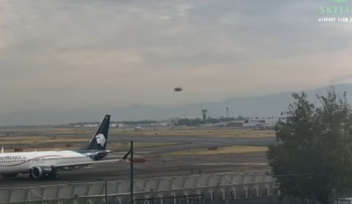 OVNI em alta velocidade é filmado por câmera de segurança de aeroporto no México