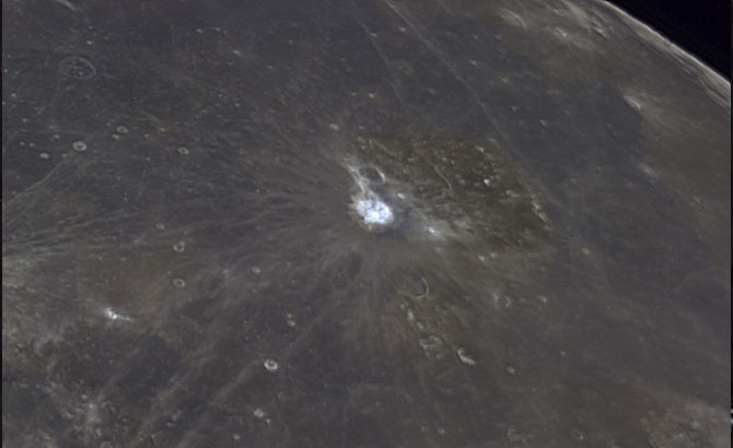 As luzes misteriosas da cratera Aristarco na Lua