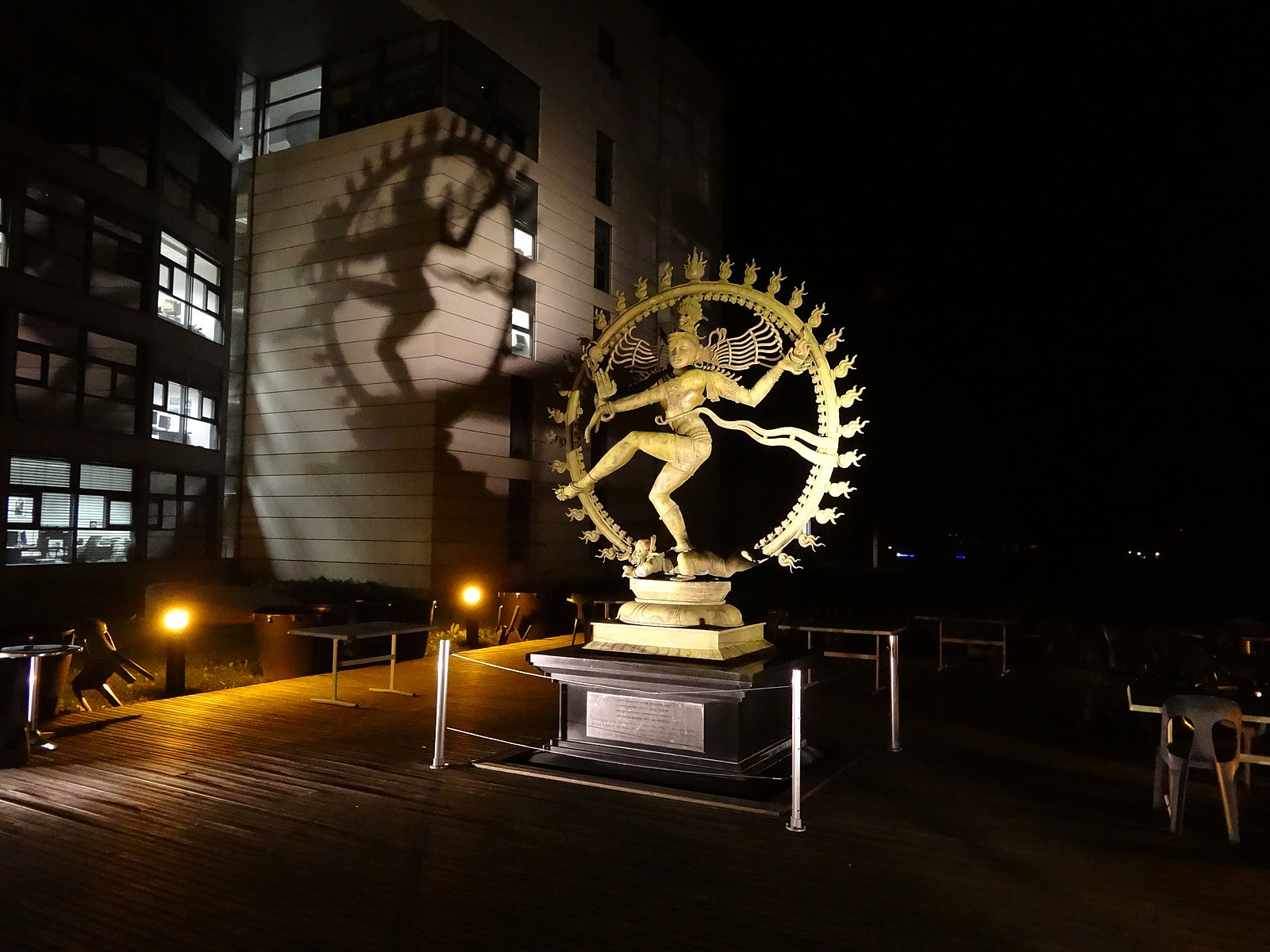 Por que uma estátua de "Shiva, o destruidor" é encontrada no CERN?